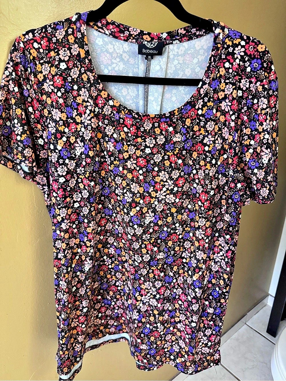 Bobeau Floral Short Sleeve Top (Black/Multi) XL